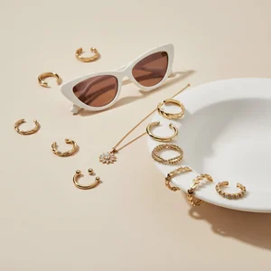 Minimalist hair accessories