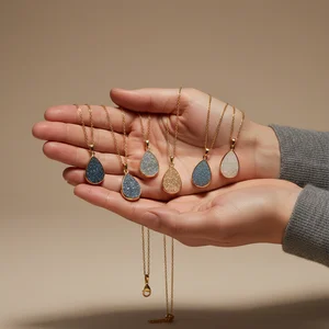 Elegant teardrop pearl necklace