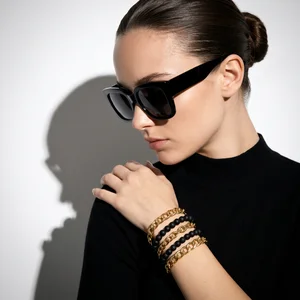Bold chic: sunglasses & jewelry
