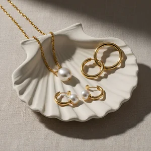 Golden rings on scallop shell