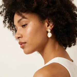 Elegant pearl earrings on model