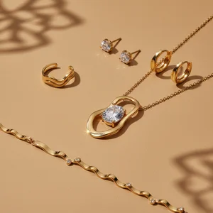 Elegant gold jewellery set