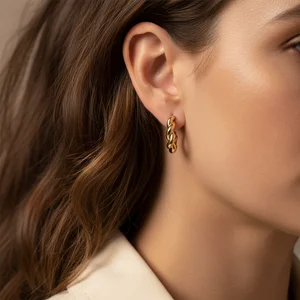 Minimalist gold hoop earring