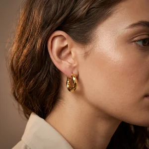 Minimalist gold hoop earring