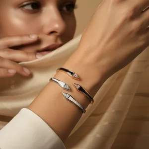 Veiled elegance with bracelet