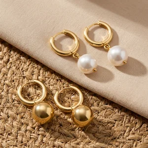 Elegant pearl & gold earrings