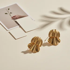 Elegant Gold Fan Drop Earrings