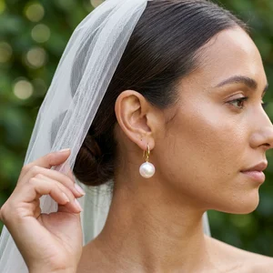 Elegant bridal pearl earring