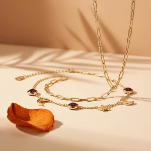 Elegant gold necklace with sunflower