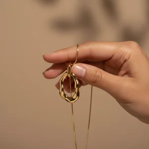 Elegant Gold Pendant Necklace