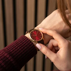 Cozy autumn watch moment