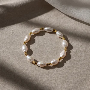 Elegant pearl heart bracelet