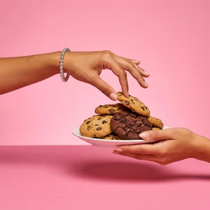 Sharing cookies on pink