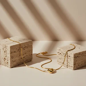 Minimalist gold pendant necklace