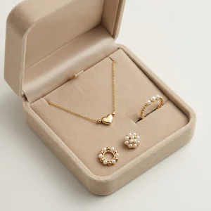 Elegant jewelry set in velvet box