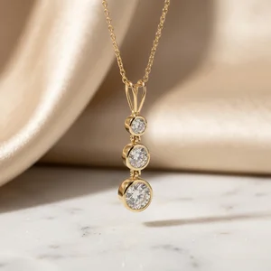 Elegant diamond pendant on silk