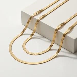 Minimalist gold jewelry set