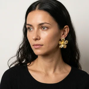 Elegant gold floral earring