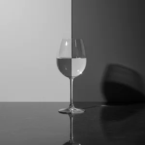 Dramatic split wine glass