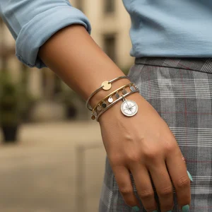 Elegant bracelet display