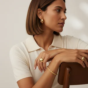 Modern Lifestyle Jewelry Display