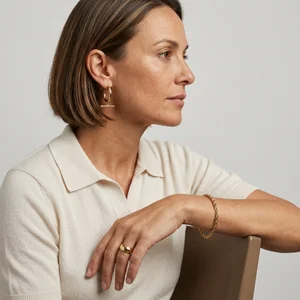 Modern Lifestyle Jewelry Display