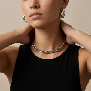 Chic Silver Necklace Detail