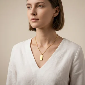 Delicate Gold Pendant Necklace