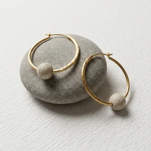 Minimalist pearl elegance