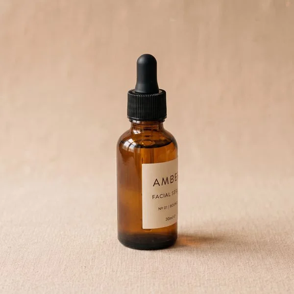 Three-quarter reference view of the same serum bottle
