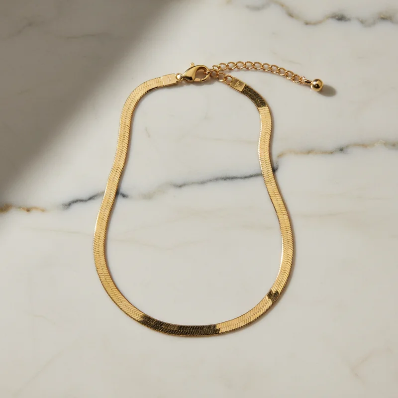 Elegant gold snake chain