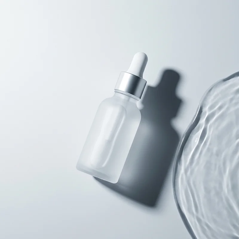Minimalist serum bottle with shadow