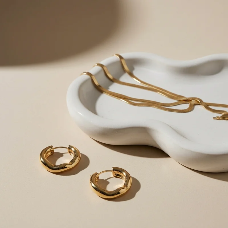 Elegant gold necklace & earrings