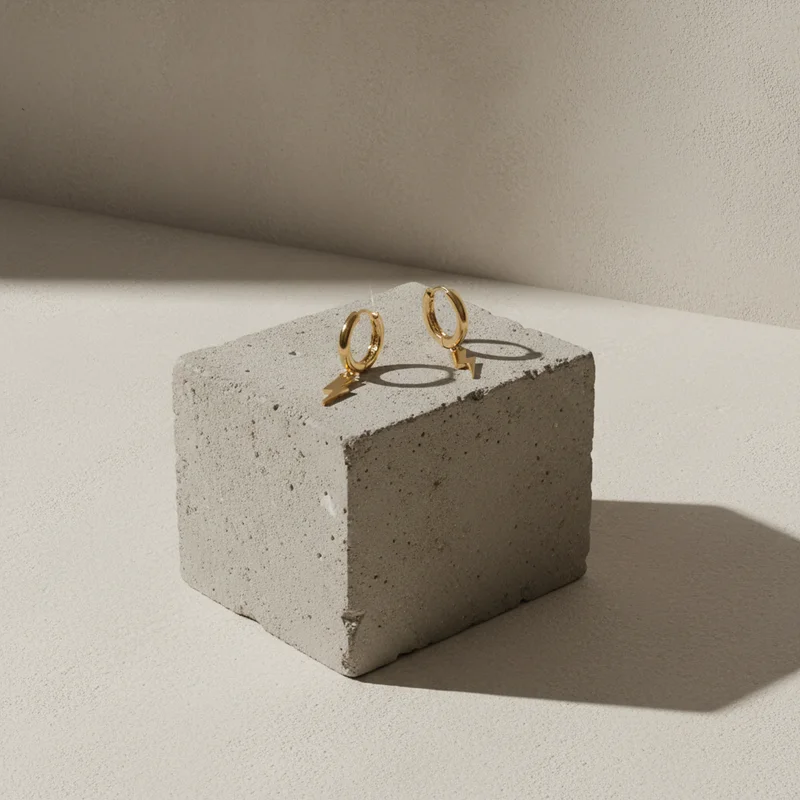 Minimalist gold hoop earrings