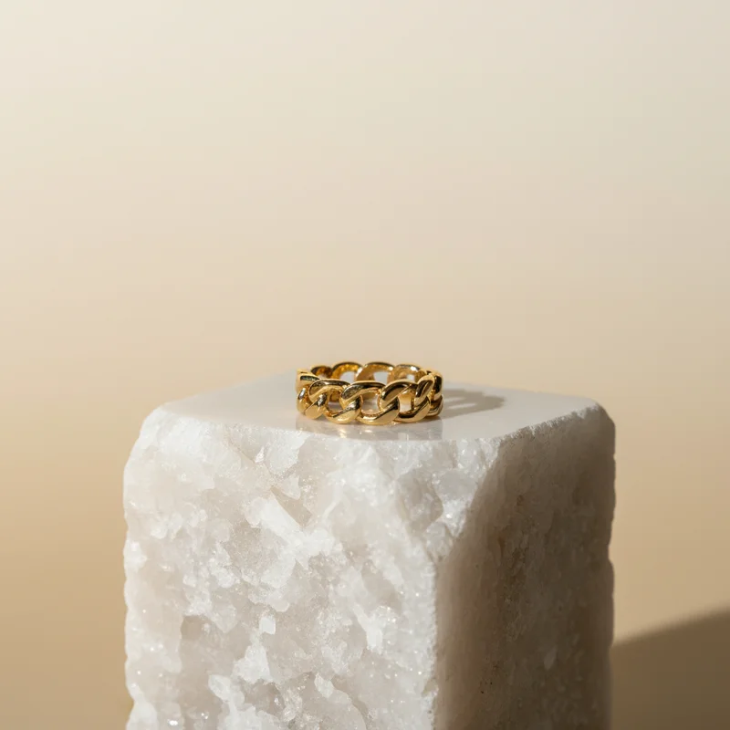 Chic gold chain bracelet