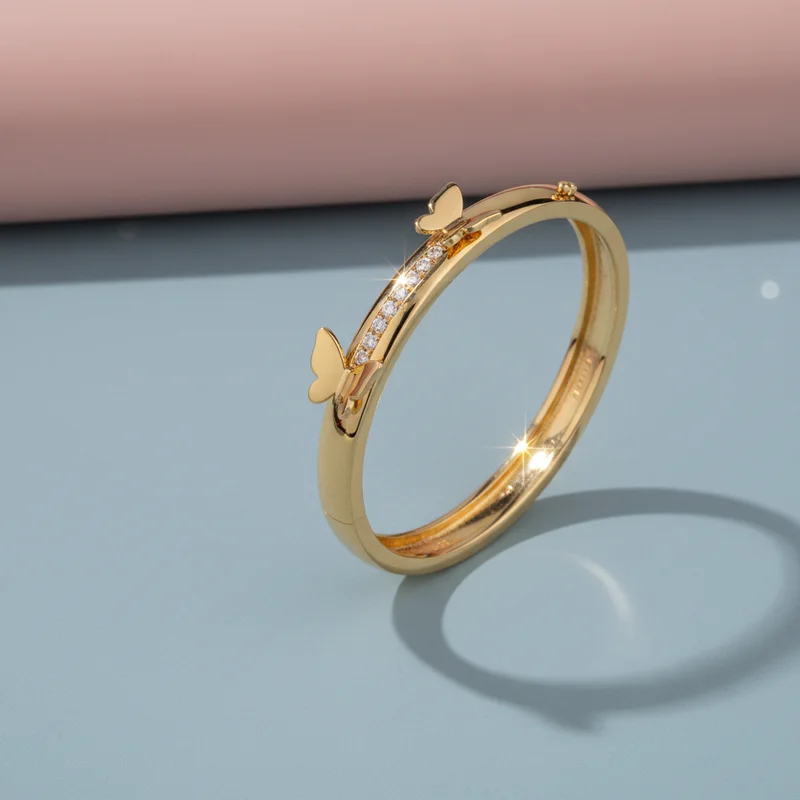 Elegant gold bracelet