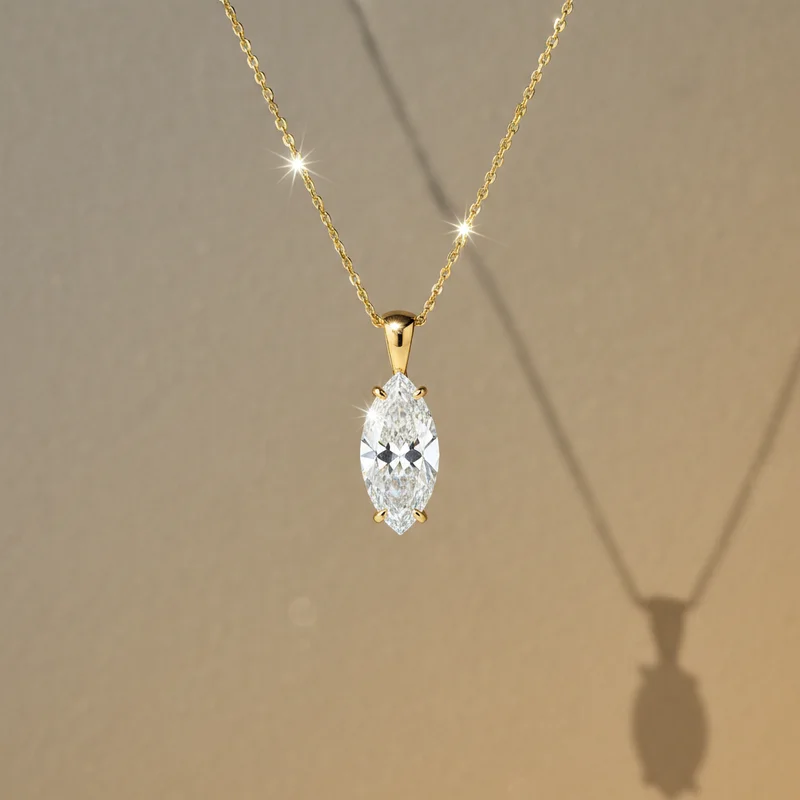 Exquisite VRAI pendant necklace