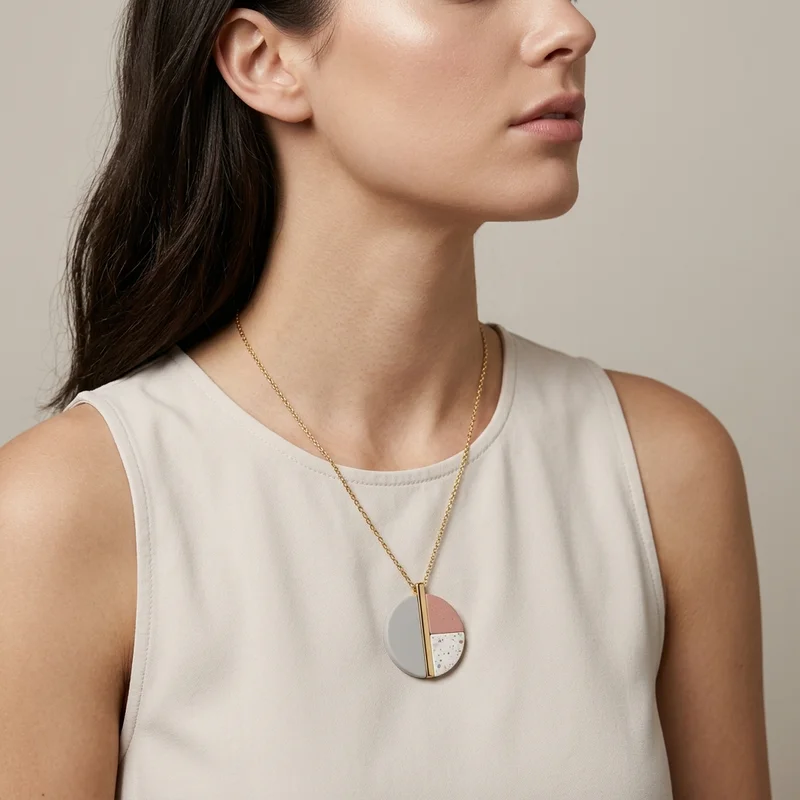 Minimalist gold pendant necklace